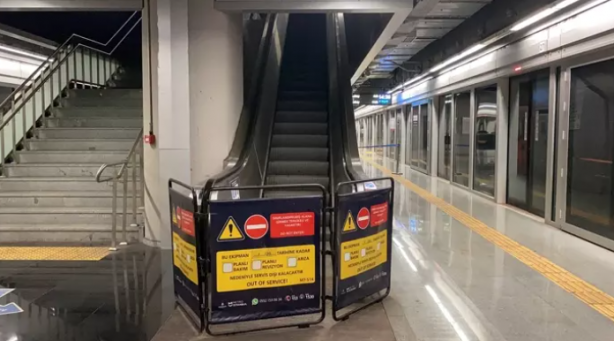 Foto - İstanbul dökülüyor! Ne merdivenler çalışıyor ne İBB