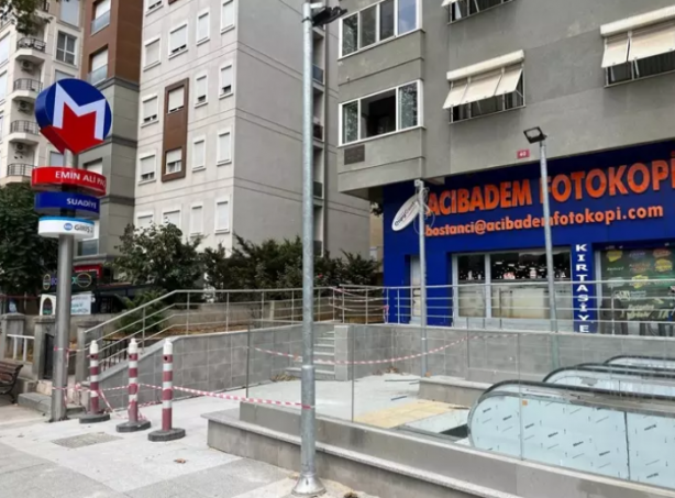 Foto - İstanbul dökülüyor! Ne merdivenler çalışıyor ne İBB