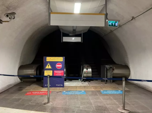 Foto - İstanbul dökülüyor! Ne merdivenler çalışıyor ne İBB