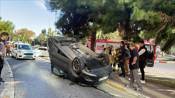 Foto - İstanbul'un göbeğinde otomobil ters döndü