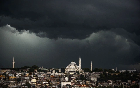 Foto - İstanbul gündüz vakti karanlığa gömüldü! Kıyamet alameti mi? O ayet gündem oldu