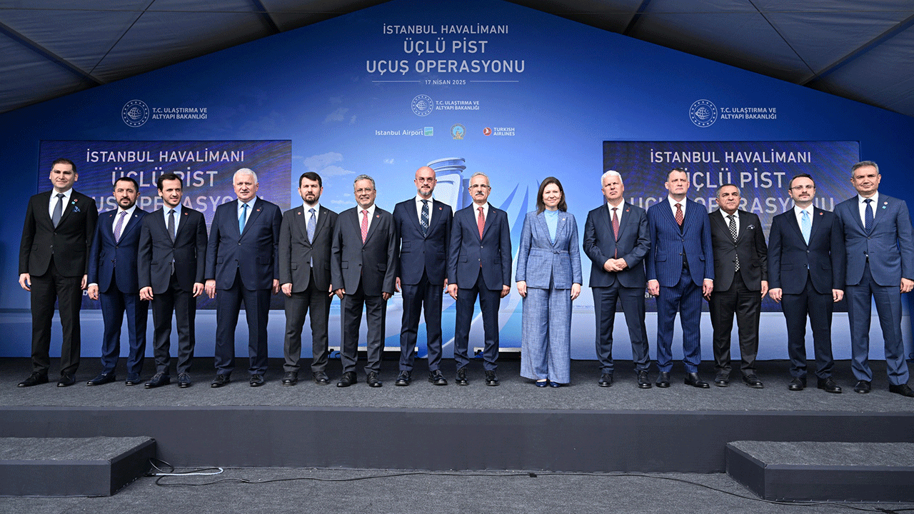 Foto - İstanbul Havalimanında bir ilk daha! Üçlü pist operasyonu rekor getirdi