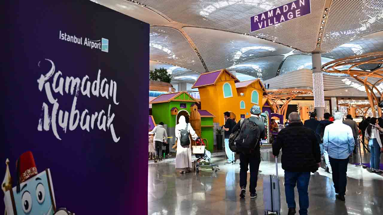İstanbul Havalimanı’nda Ramazan coşkusu: Ramazan Köyü terminali şenlendiriyor