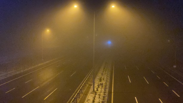 Foto - İstanbul - İzmir Otoyolu Balıkesir mevkiinde görüş 50 metreye düştü