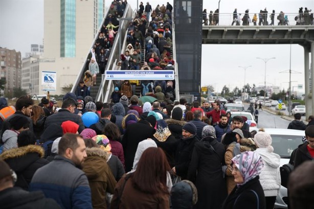 İstanbul Kitap Fuarı'na halktan yoğun ilgi