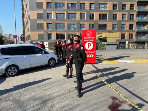 Foto - İstanbul Küçükçekmece Adliyesi önünde silahlı kavga: 3 kişi öldü, 4 kişi yaralandı