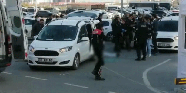 İstanbul Küçükçekmece Adliyesi önünde silahlı kavga: 3 kişi öldü, 4 kişi yaralandı
