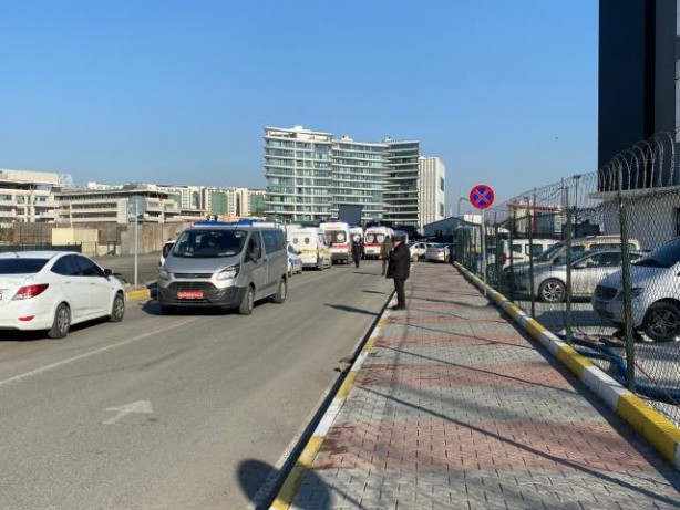 Foto - İstanbul Küçükçekmece Adliyesi önünde silahlı kavga: 3 kişi öldü, 4 kişi yaralandı