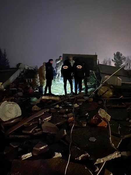 Foto - İstanbul polisi Hatay'da | 3 yaşındaki çocuk böyle kurtarıldı
