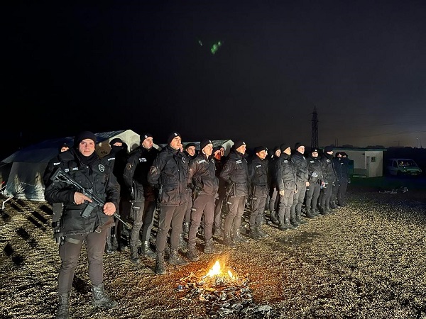 Foto - İstanbul polisi Hatay'da | 3 yaşındaki çocuk böyle kurtarıldı