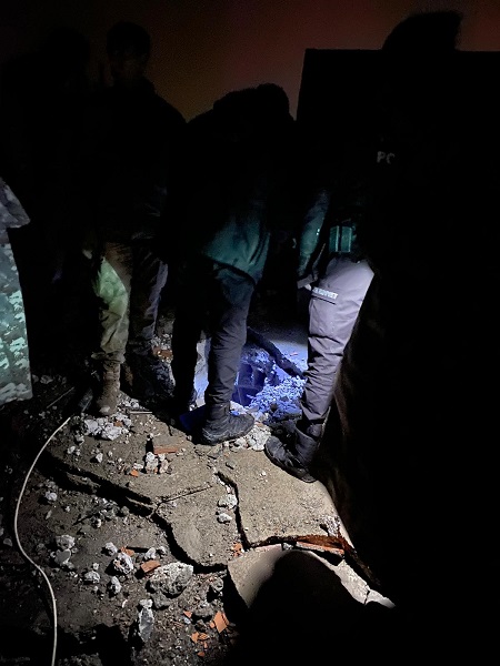 Foto - İstanbul polisi Hatay'da | 3 yaşındaki çocuk böyle kurtarıldı