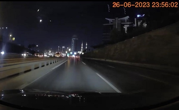 Foto - İstanbul semalarında görüntülendi! Tanımlanamayan cisim merak uyandırdı