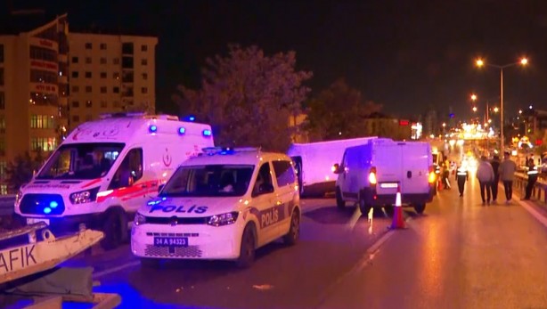 İstanbul TEM oto yolunda meydana gelen kazada 1 kişi öldü, 3 kişi yaralandı