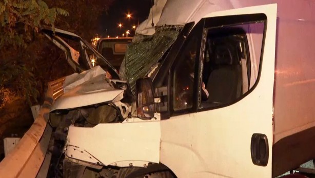 Foto - İstanbul TEM oto yolunda meydana gelen kazada 1 kişi öldü, 3 kişi yaralandı