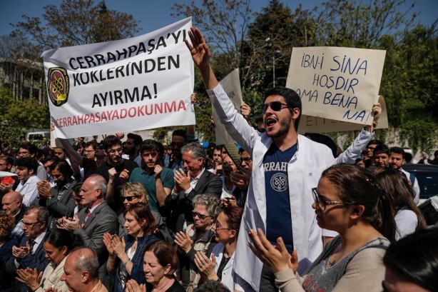 Foto - İstanbul Üniversitesi Cerrahpaşa Tıp'ta 'Bölünme' protestosu 