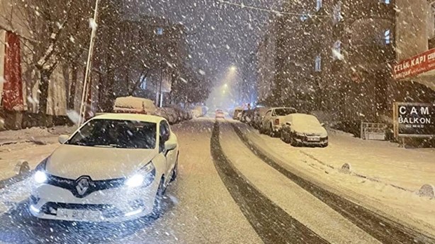 Foto - İstanbul yeniden beyaza büründü