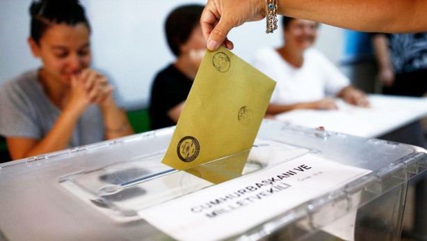 İstanbul'a ilişkin yapılan son seçim anketinin sonucu Türkiye'ye duyuruldu! O parti 2 puan farkla seçimi alıyor