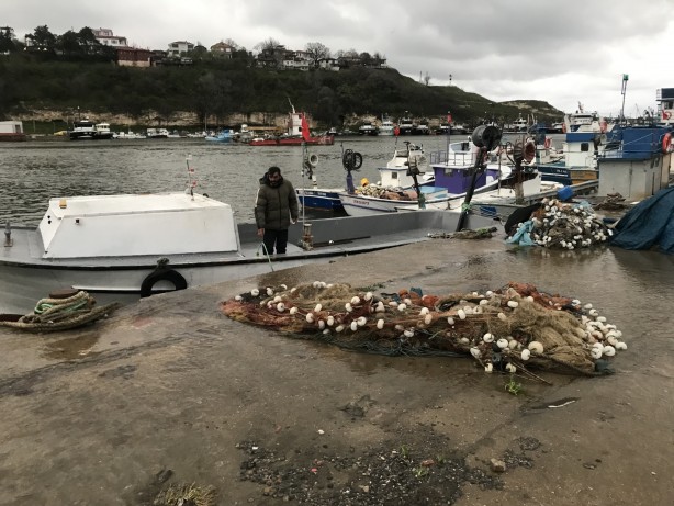Foto - İstanbul’a su sağlayan baraj taştı, barınak ve tekneler zarar gördü