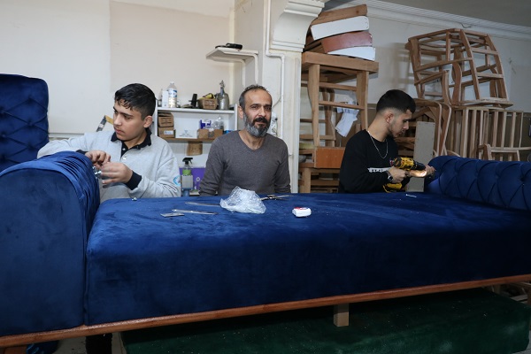 Foto - İstanbul'a yalnızca bir ceketle geldi! Şimdilerde herkes onu konuşuyor