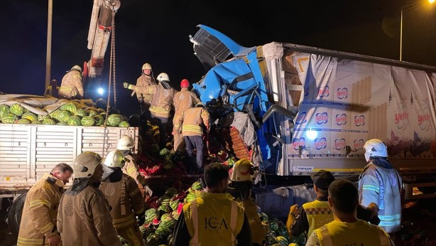 İstanbul'da 2 tır çarpıştı! 1 şoför öldü
