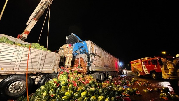 Foto - İstanbul'da 2 tır çarpıştı! 1 şoför öldü