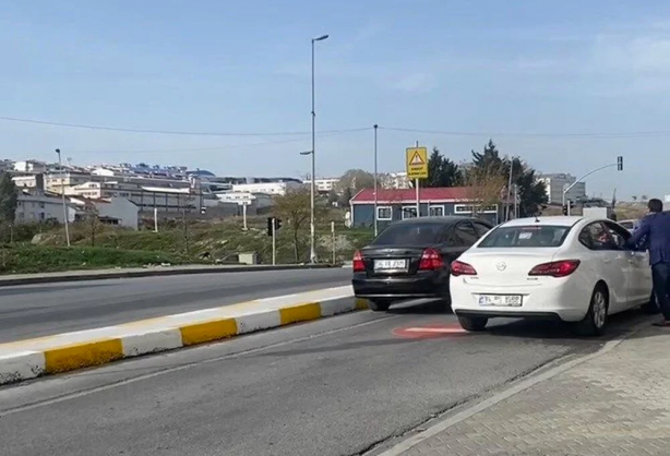İstanbul’da akıllara durgunluk veren olay! Böylesi ancak Türkiye'de olur! Önce lastikler patladı, sonra parayı cebe attı! Bu işte bir terslik var