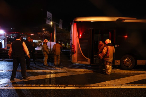 Foto - İstanbul'da arızalarla gündeme gelen metrobüste bu kez yangın paniği!