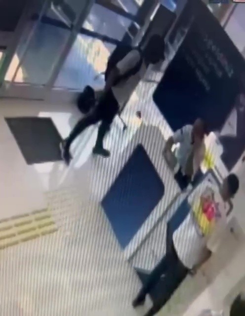 İstanbul'da banka soygunu! Panik dolu anlar böyle kaydedildi