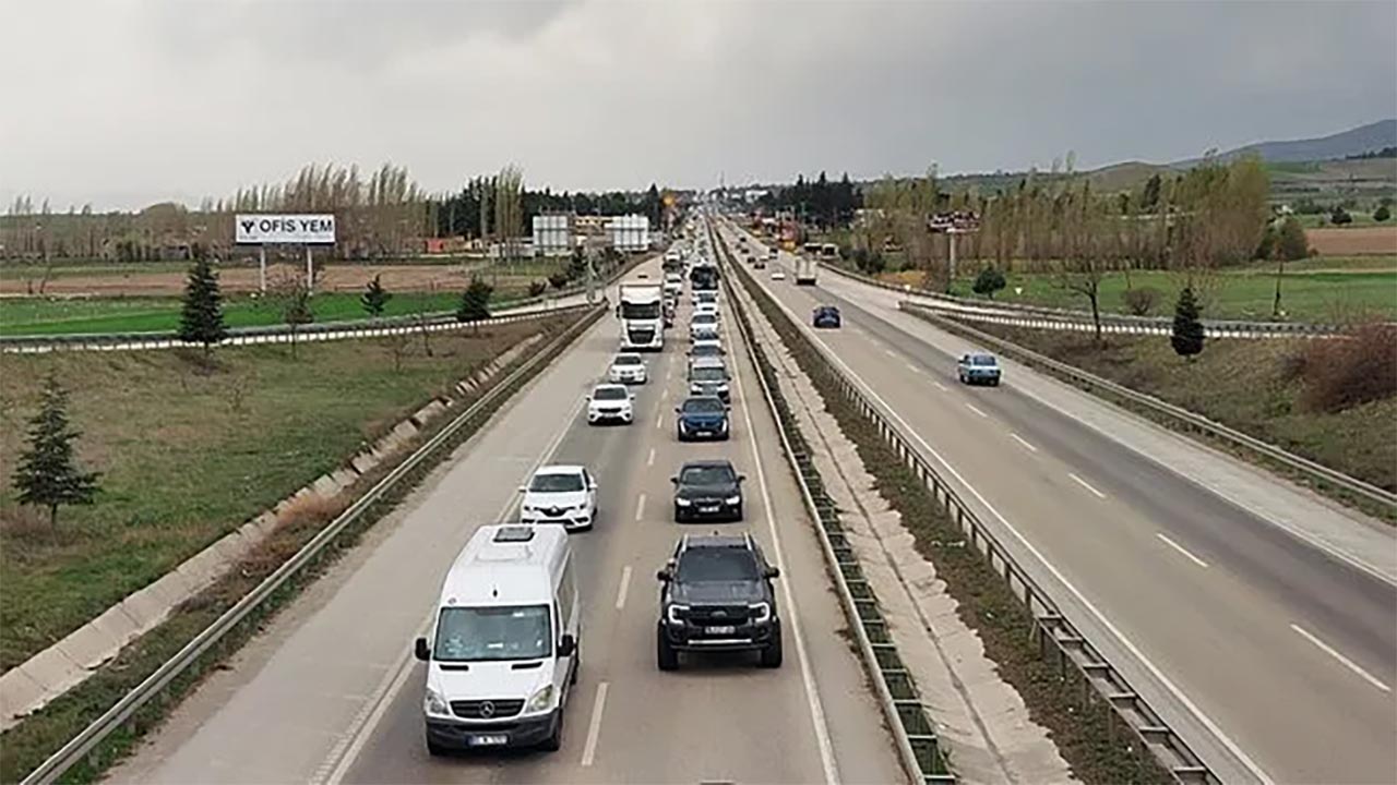 Foto - İstanbul’da bayram trafiği kilitlendi! Yoğunluk yüzde 76’yı aştı