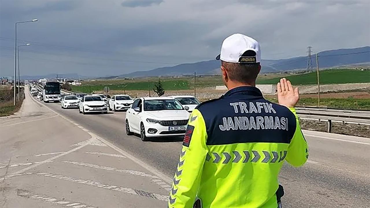 Foto - İstanbul’da bayram trafiği kilitlendi! Yoğunluk yüzde 76’yı aştı