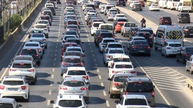 İstanbul'da bayramın 2. günü: Trafik yoğunluğu yüzde 64'e ulaştı