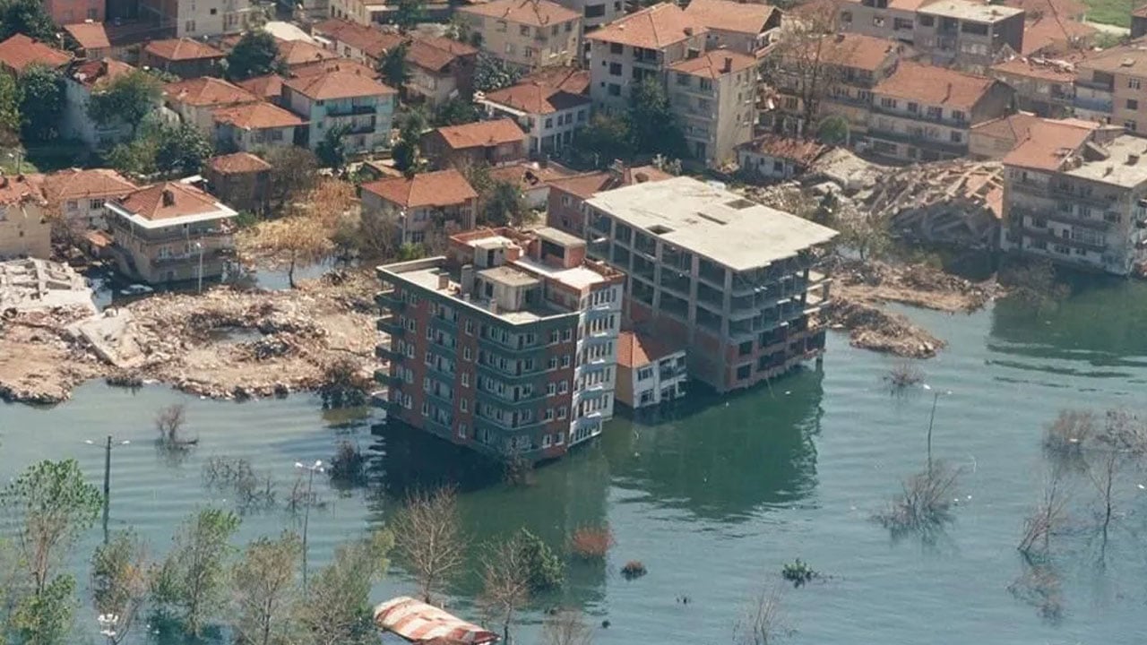 İstanbul’da beklenen büyük sarsıntı korkusu yeniden alevlendi! Marmara’da bir gecede 51 deprem