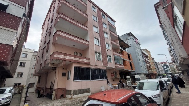 Foto - İstanbul'da korku dolu anlar! Binanın kolanları büyük bir gürültüyle patladı