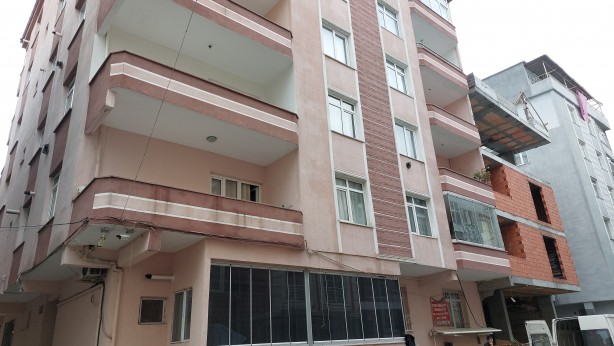 Foto - İstanbul'da korku dolu anlar! Binanın kolanları büyük bir gürültüyle patladı