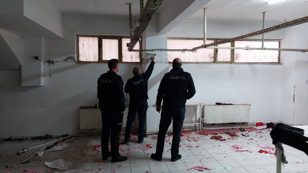 Foto - İstanbul'da korku dolu anlar! Binanın kolanları büyük bir gürültüyle patladı