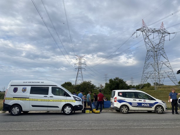 Foto - İstanbul'da boş arazide erkek cesedi bulundu!