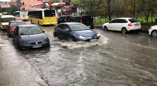 Foto - İstanbul’da caddeler göle döndü