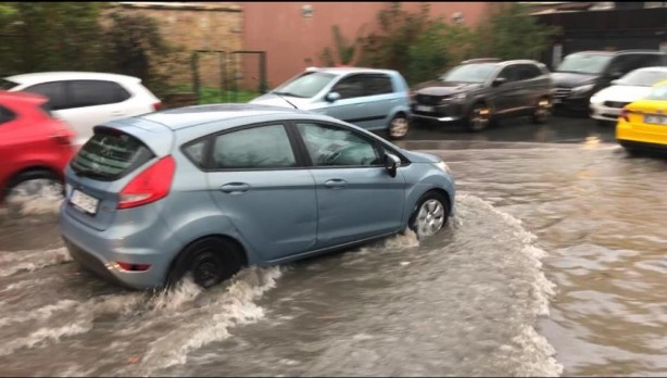 Foto - İstanbul’da caddeler göle döndü