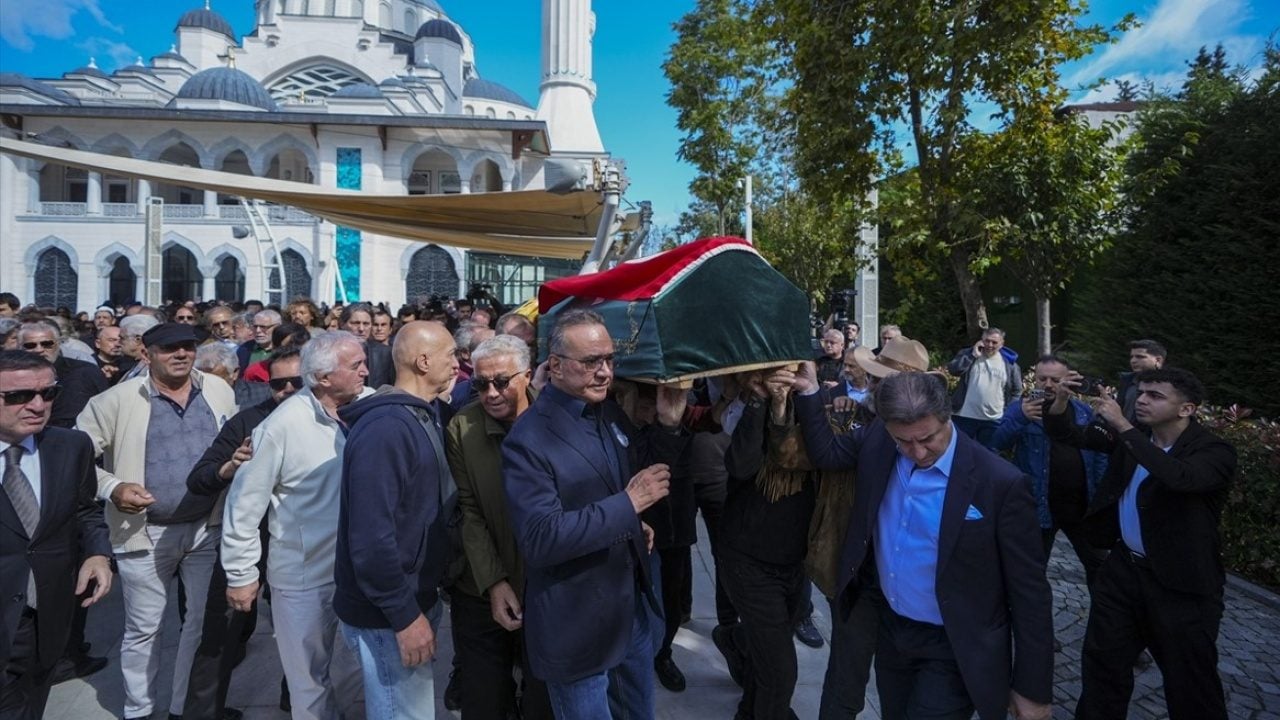Foto - İstanbul’da cenaze töreni düzenlendi! Sanatçı Göksel Arsoy’a veda