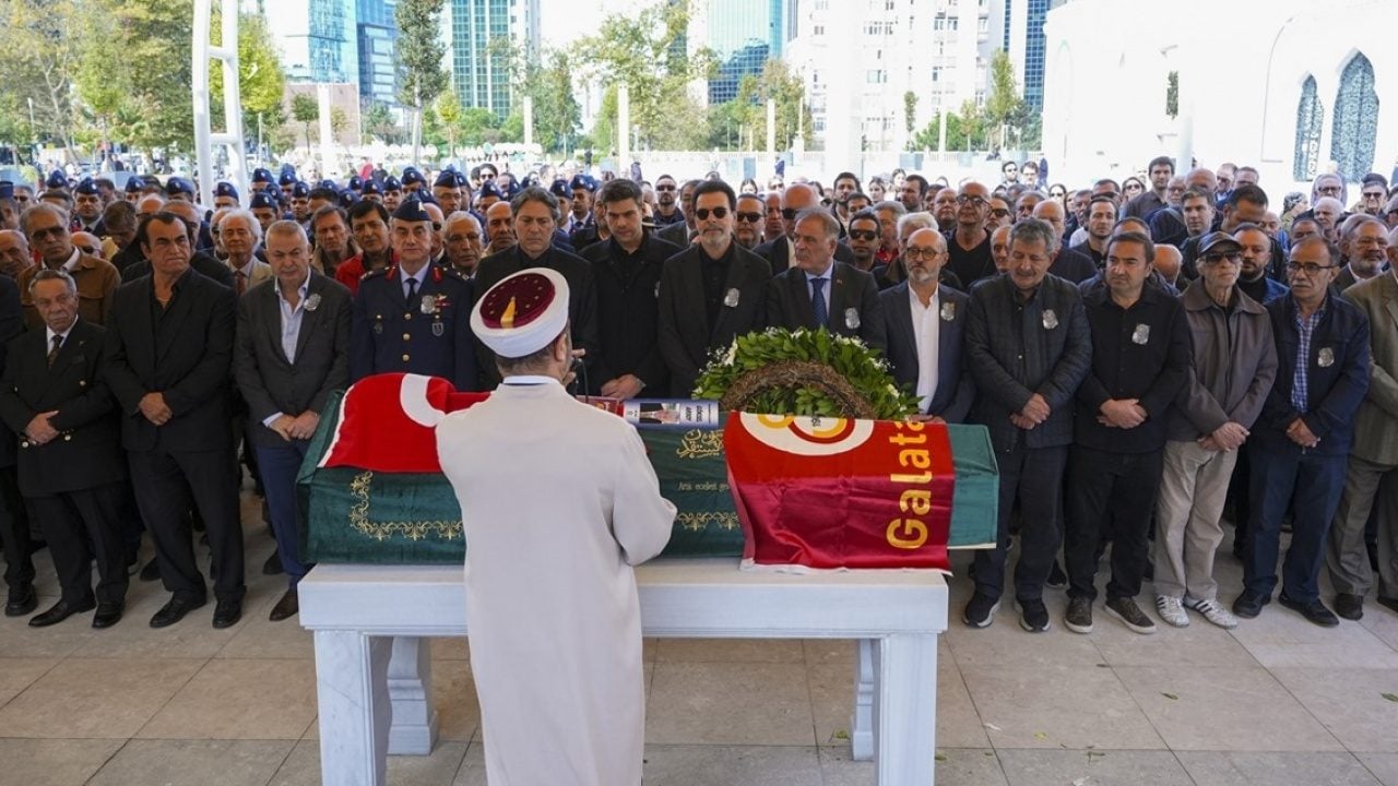 İstanbul’da cenaze töreni düzenlendi! Sanatçı Göksel Arsoy’a veda