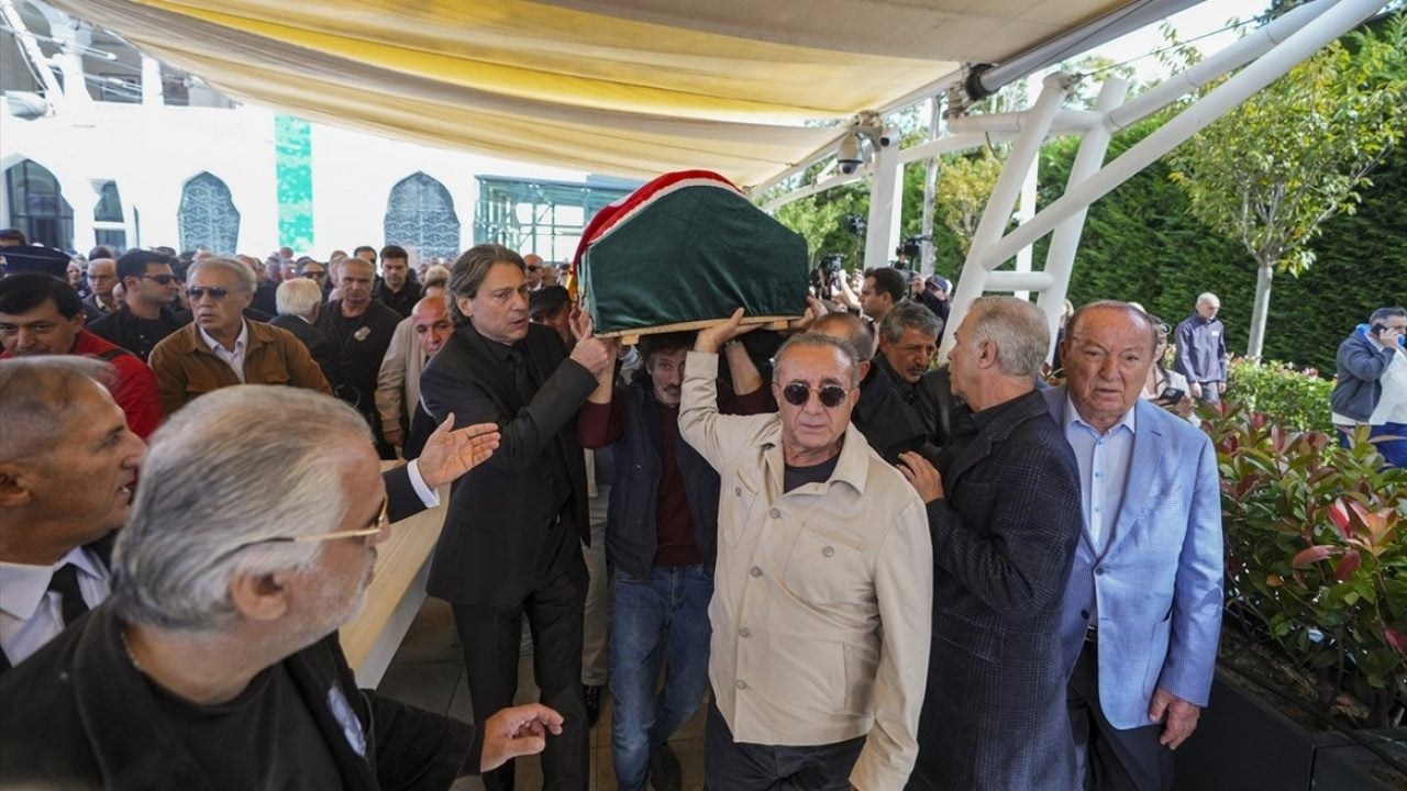 Foto - İstanbul’da cenaze töreni düzenlendi! Sanatçı Göksel Arsoy’a veda