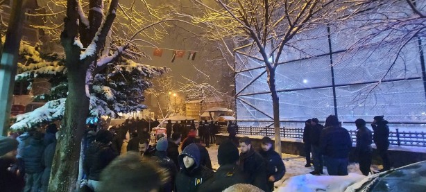 Foto - İstanbul'da dehşet anları! Kartopu savaşı silahlı kavgaya dönüştü