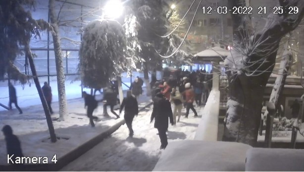 Foto - İstanbul'da dehşet anları! Kartopu savaşı silahlı kavgaya dönüştü