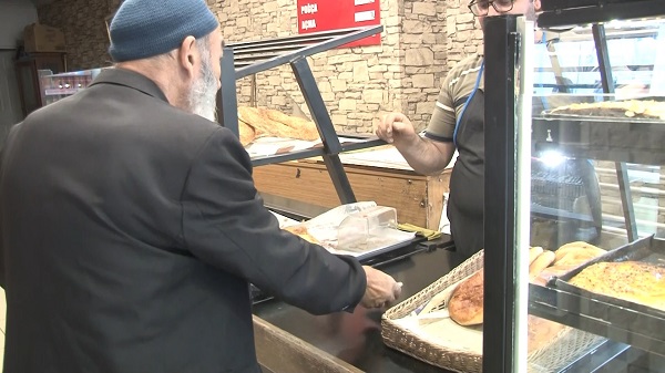 Foto - İstanbul'da dikkat çeken kampanya! Bozuk para getirene ekmek bedava