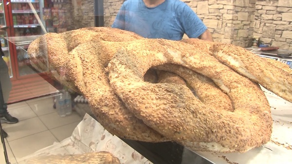 Foto - İstanbul'da dikkat çeken kampanya! Bozuk para getirene ekmek bedava