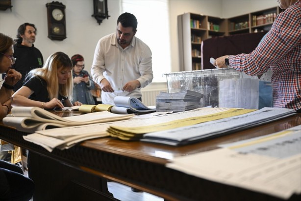 Foto - İstanbul’da durum değişti! CHP 12 ilçe daha aldı! İşte parti değiştiren belediyeler