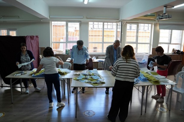 Foto - İstanbul’da durum değişti! CHP 12 ilçe daha aldı! İşte parti değiştiren belediyeler