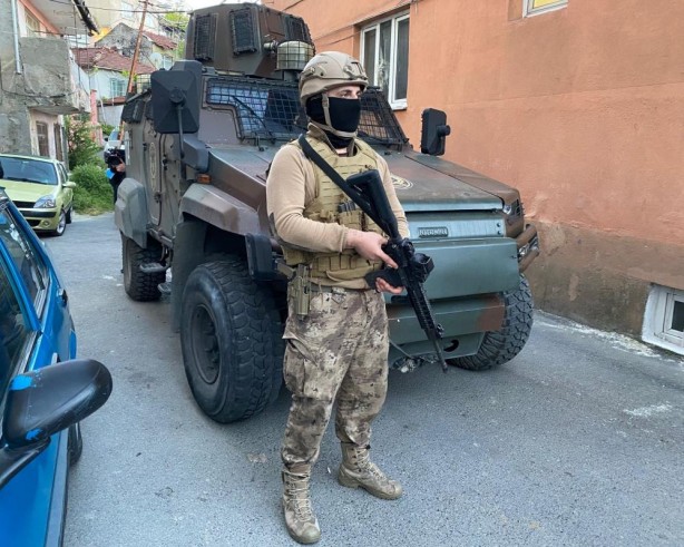 İstanbul'da eş zamanlı şafak operasyonu