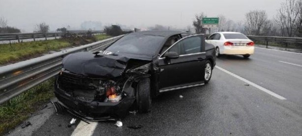 Foto - TEM otoyolunda feci kaza! Milyonluk araçlar sağa sola savruldu