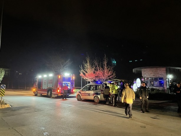 Foto - İstanbul’da feci kaza! Önce taksiye sonra elektrik direğine çarptı